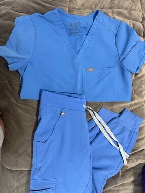 Figs Women's Scrub Set in Ceil Blue - Top & Jogger Pants